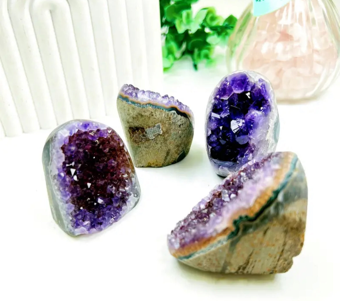 Amethyst geodes Natural Crystal (Medium)(1pc)